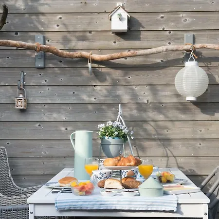 The Blue Cabin Huizen